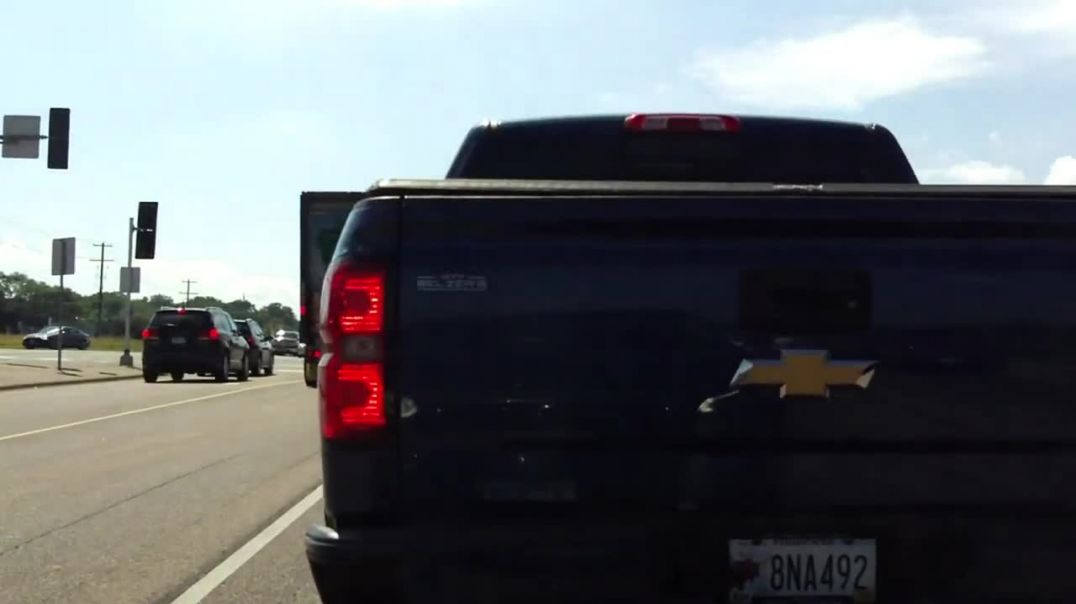 ⁣Chevy Silverado and Toyota Tundra
