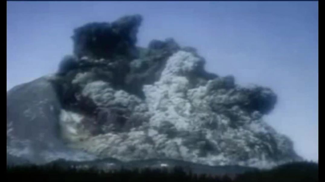 ⁣Mount St Helens Eruption