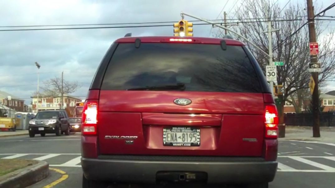 ⁣Ford Explorer