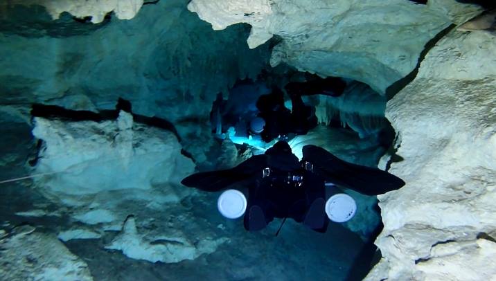 How deep do Navy divers dive