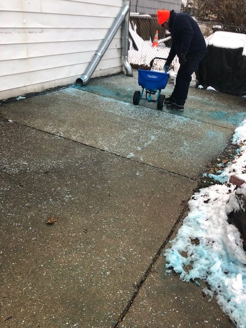 Sidewalk snow blower services in Chicago