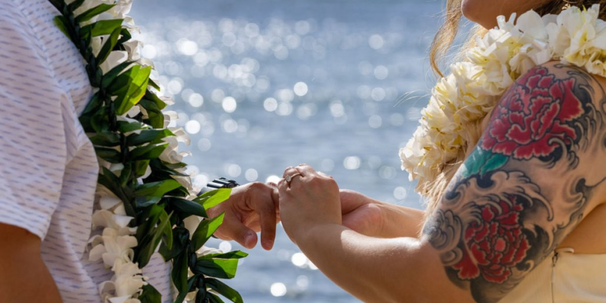 Immortalize Your Love: Find Professional Oahu Elopement Photographers