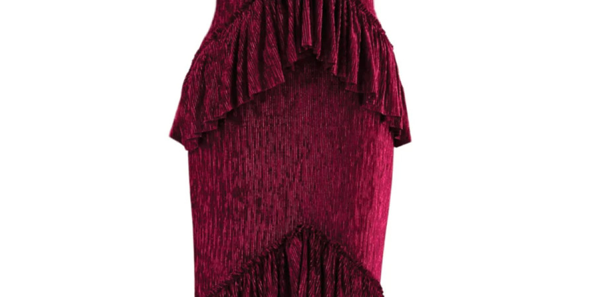 Raspberry Frill: Dress Delight Infused with Flirty Flair