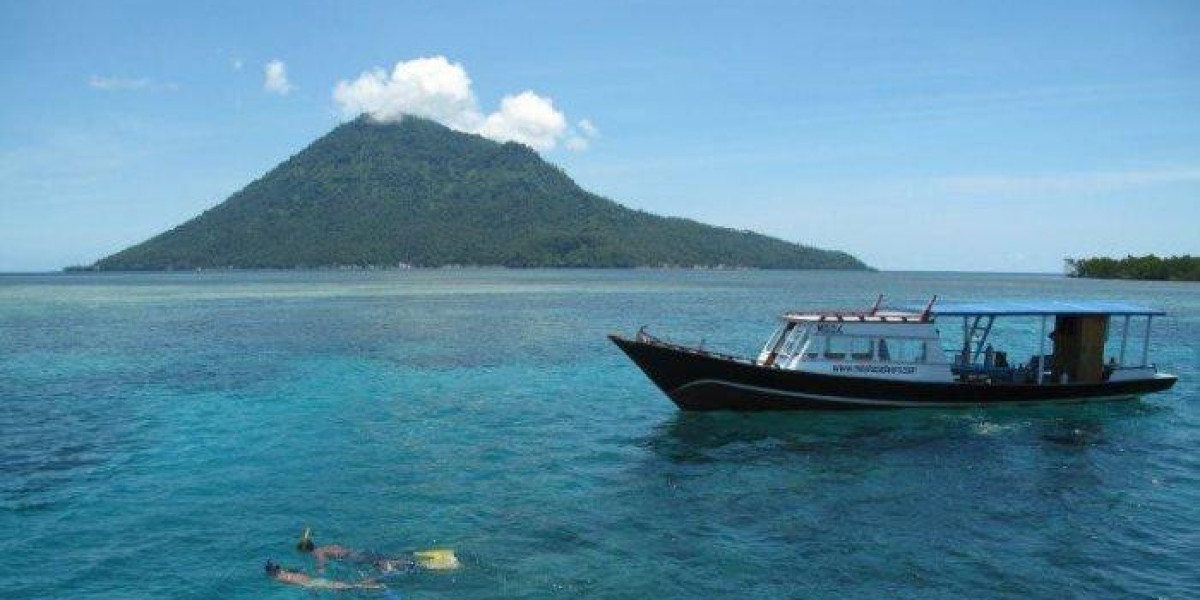 Menikmati Keindahan Pulau Manado Tua, Manado