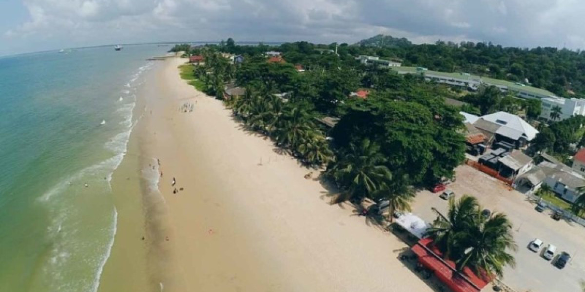 Menikmati Keindahan Pantai Manggar, Samarinda
