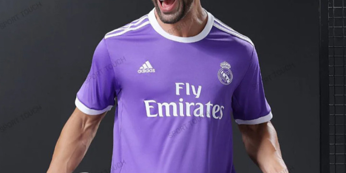 قميص ريال مدريد: ارتداء شغفك بِلون الملوك!