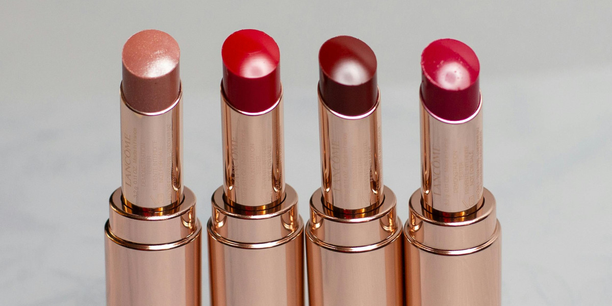 Glam Up With The Best Online Makeup and buy lipstick online in UAE