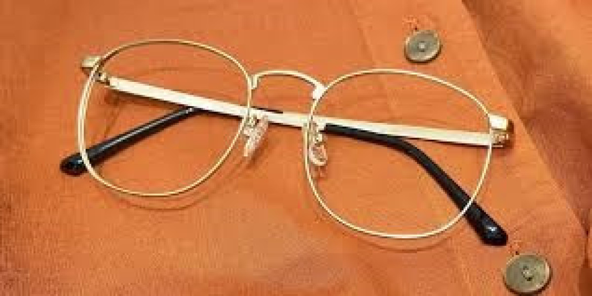 Golden Frame Spectacles: Timeless Elegance and Contemporary Appeal