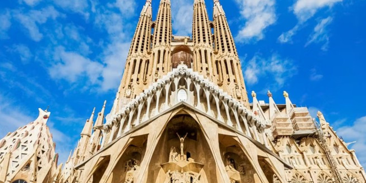 Top Famous Landmarks in Barcelona You Can't Miss