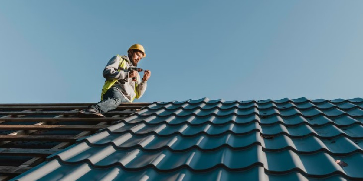 Roof Replacement Service: The Key to Protecting Your Home from the Elements