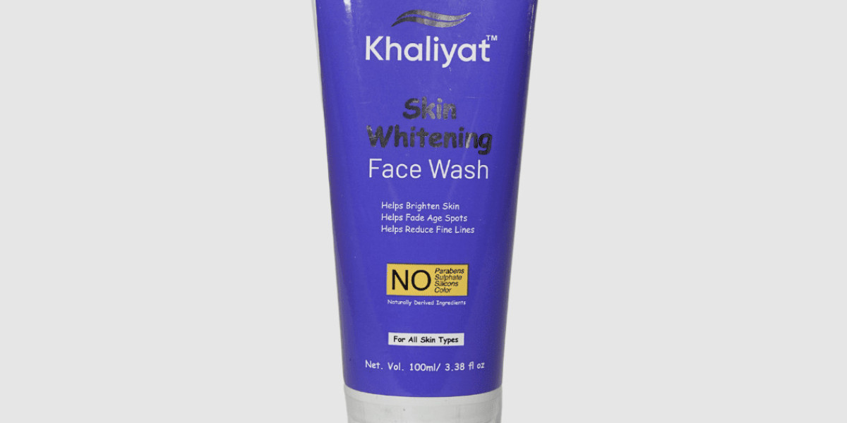 The Ultimate Guide to Natural Ingredients in Skin Brightening Products