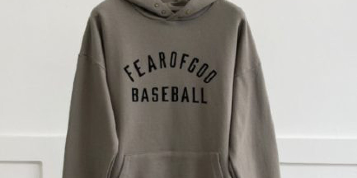 Essentials Sweatpants vs. Regular Sweatpants: What’s the Difference?