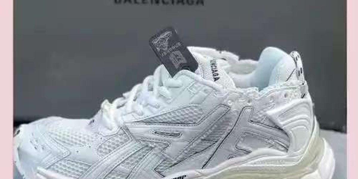 巴黎世家老爹鞋引領潮流｜經典 Balenciaga Triple S 全面解析