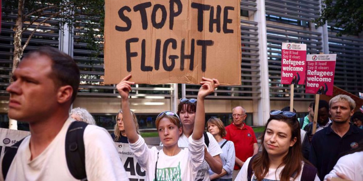 How Immigration Solicitors4me Can Assist with Deportations from UK