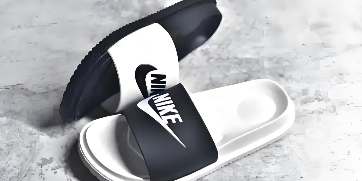 Nike拖鞋選購全攻略｜Calm Slide Benassi科技解析×穿搭指南