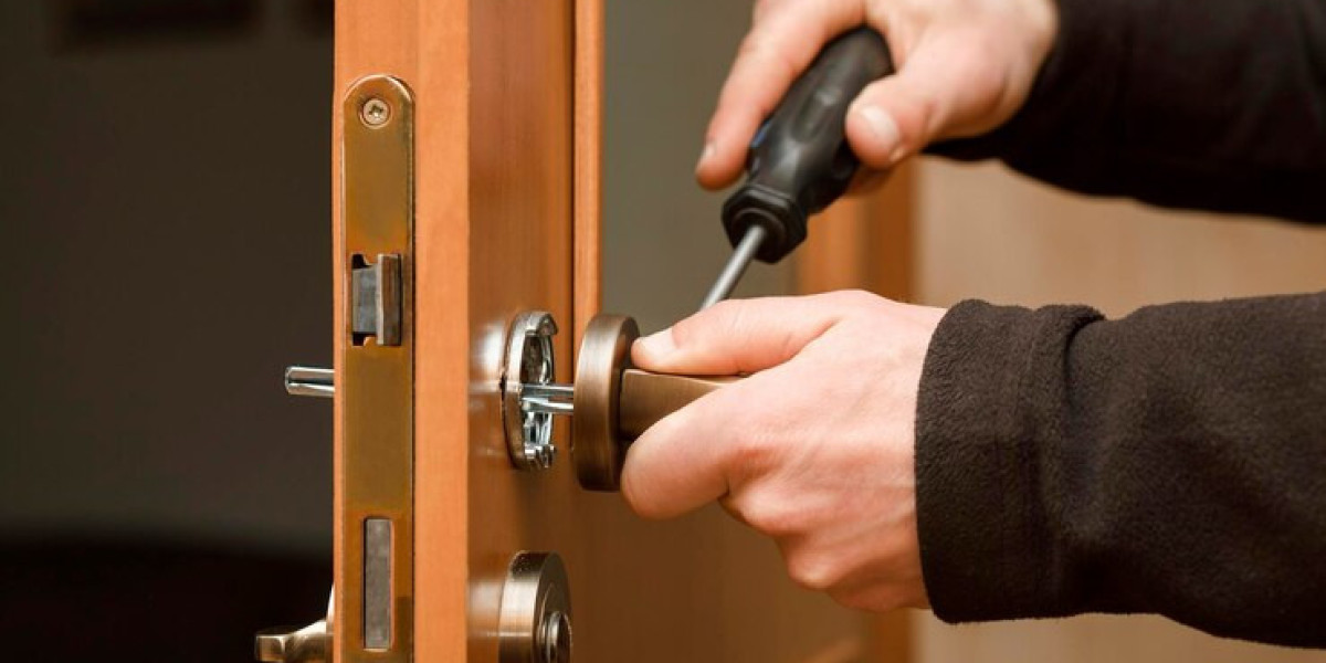 Top Benefits Of Hiring A Locksmith For Door Lock Repair Near Me