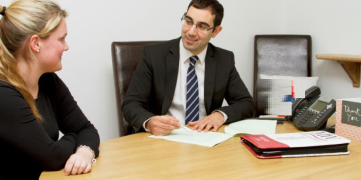 The Expert's Lens: How Top UK Immigration Expert Solicitors See Your Case Differently