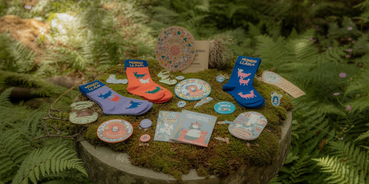 Colorful Designs & Creative Styles: Explore Mondo Llama Stationery