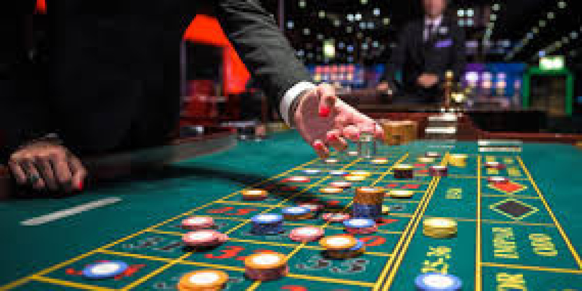 Een Beknopte Geschiedenis van het Casino: Van Venetiaanse Ridotto's tot Virtuele Platformen