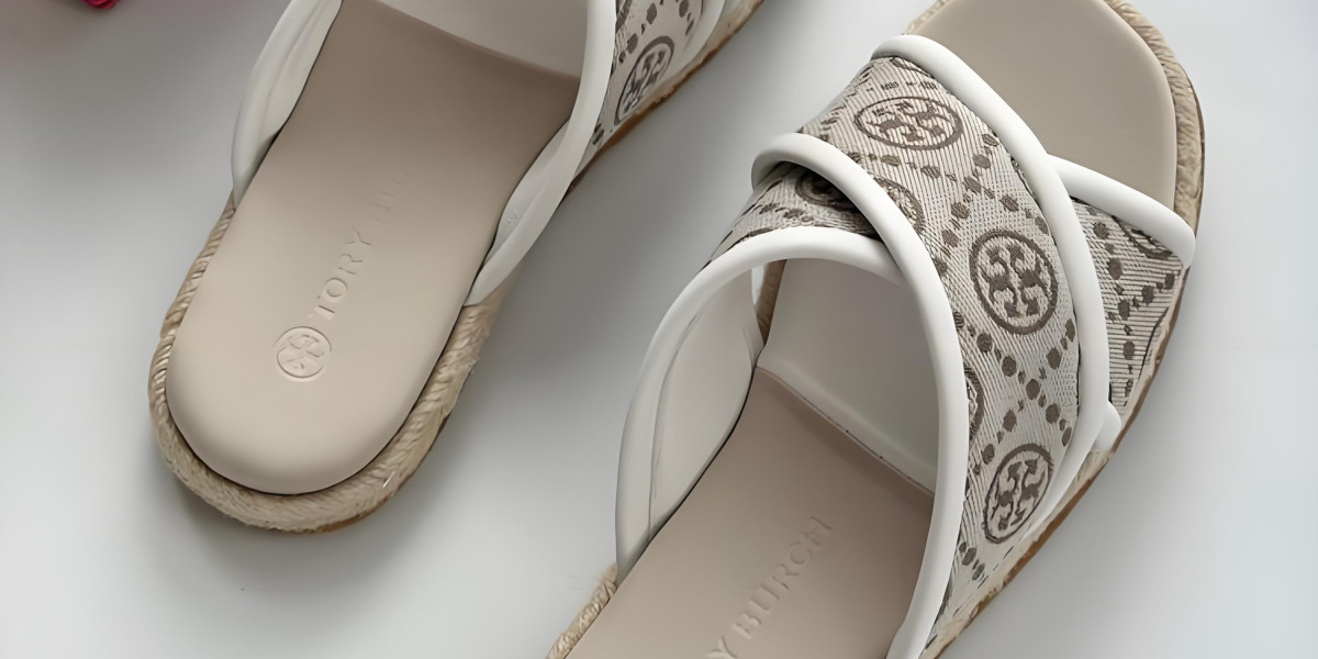 TB 包與 Tory Burch 鞋履穿搭指南