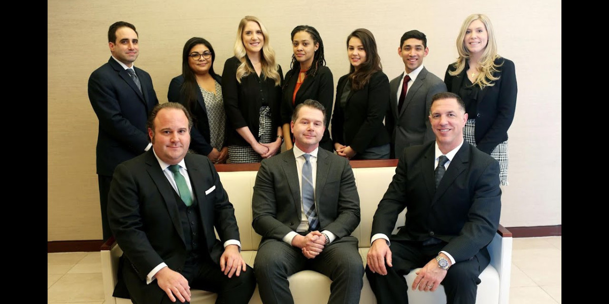 The Gold Standard: How to Navigate the Market for Immigration Solicitors UK