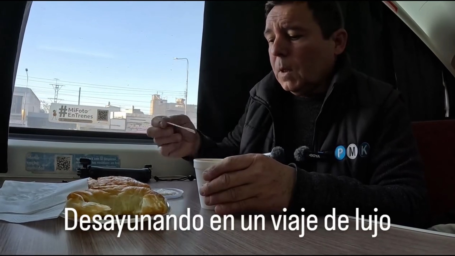 Un creador de contenido mostró el coche comedor del tren diferencial de la línea Sarmiento.