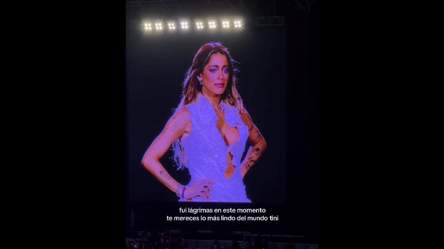 Tini Stoessel se emocionó en pleno show