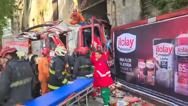 Choque de una autobomba en Parque Patricios.
