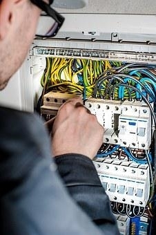 Electrician in Ledbetter