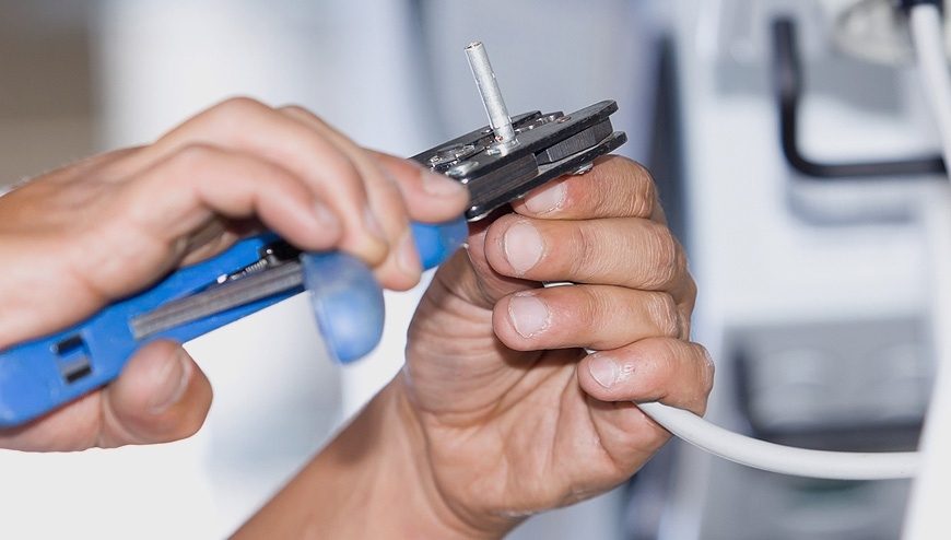 Electrician in Manor
