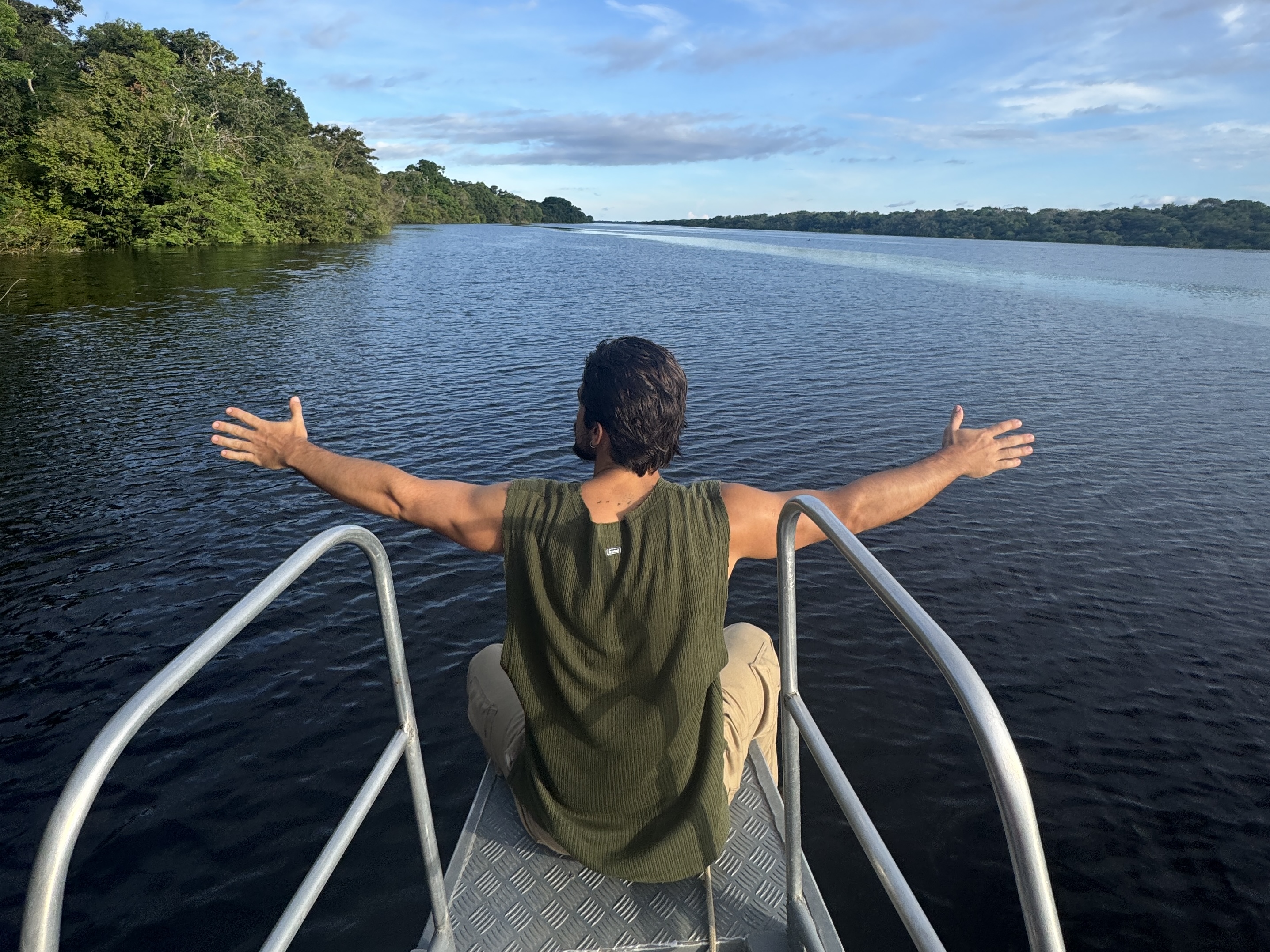Entre cachoeiras e canções, Gabriel Gonti encontra inspiração na Floresta Amazônica 3 222718f3 6604 43f8 a4af b99209723750 POP CYBER