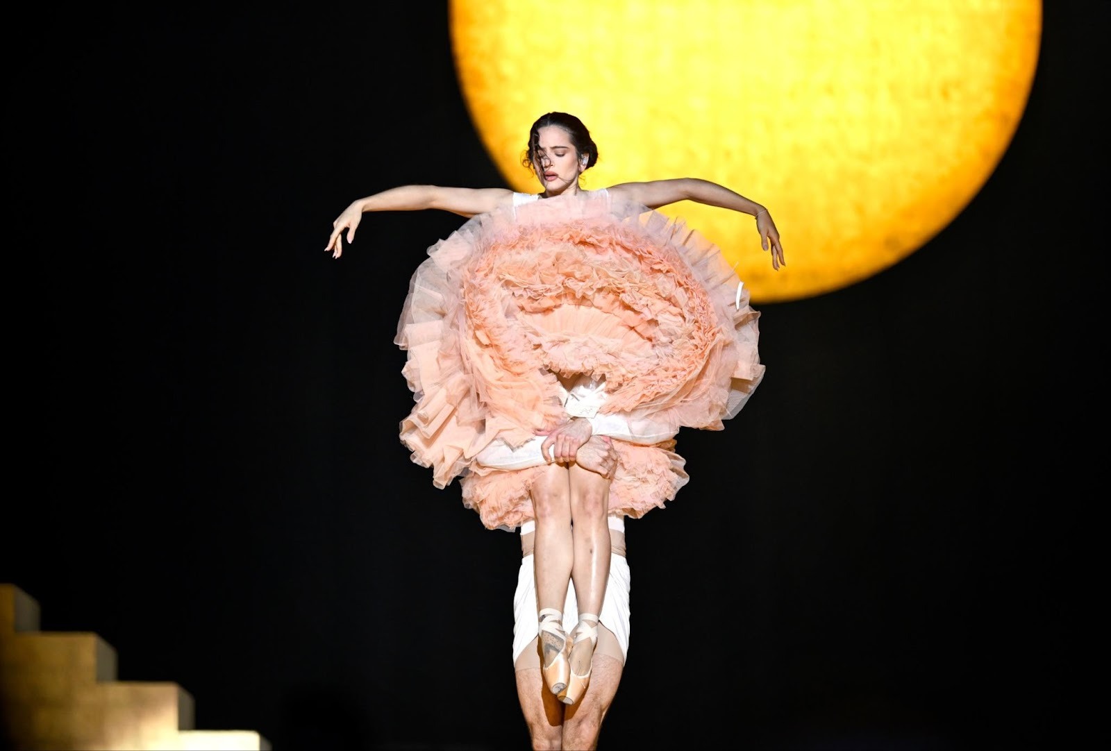 44cb29eb-a1a4-4296-97cc-bc457e8ac413 Rosalía inicia turnê “LUX” na França