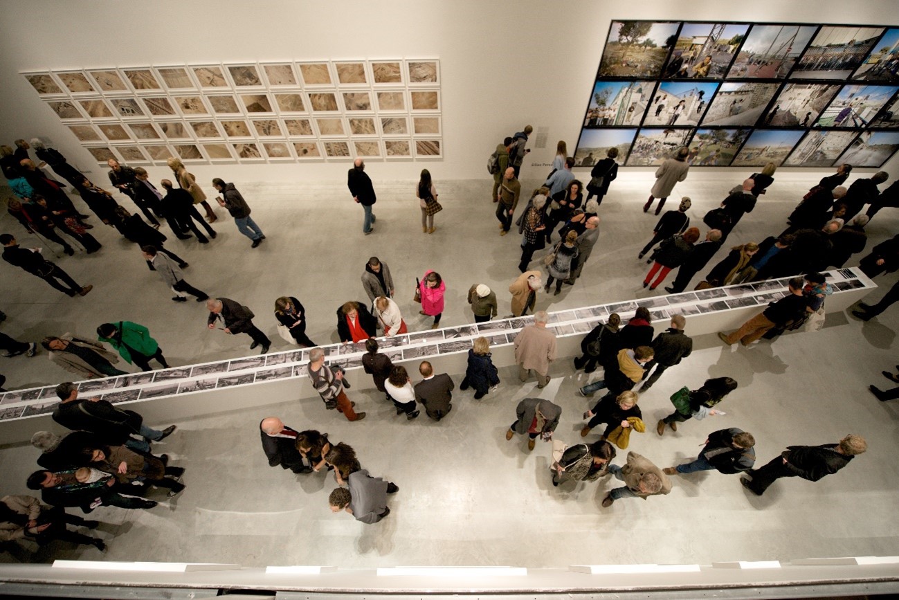 PRAGA – HOLEŠOVICE, DOX Tchequia Exposição Hit by News Março, 03, até agosto, 23