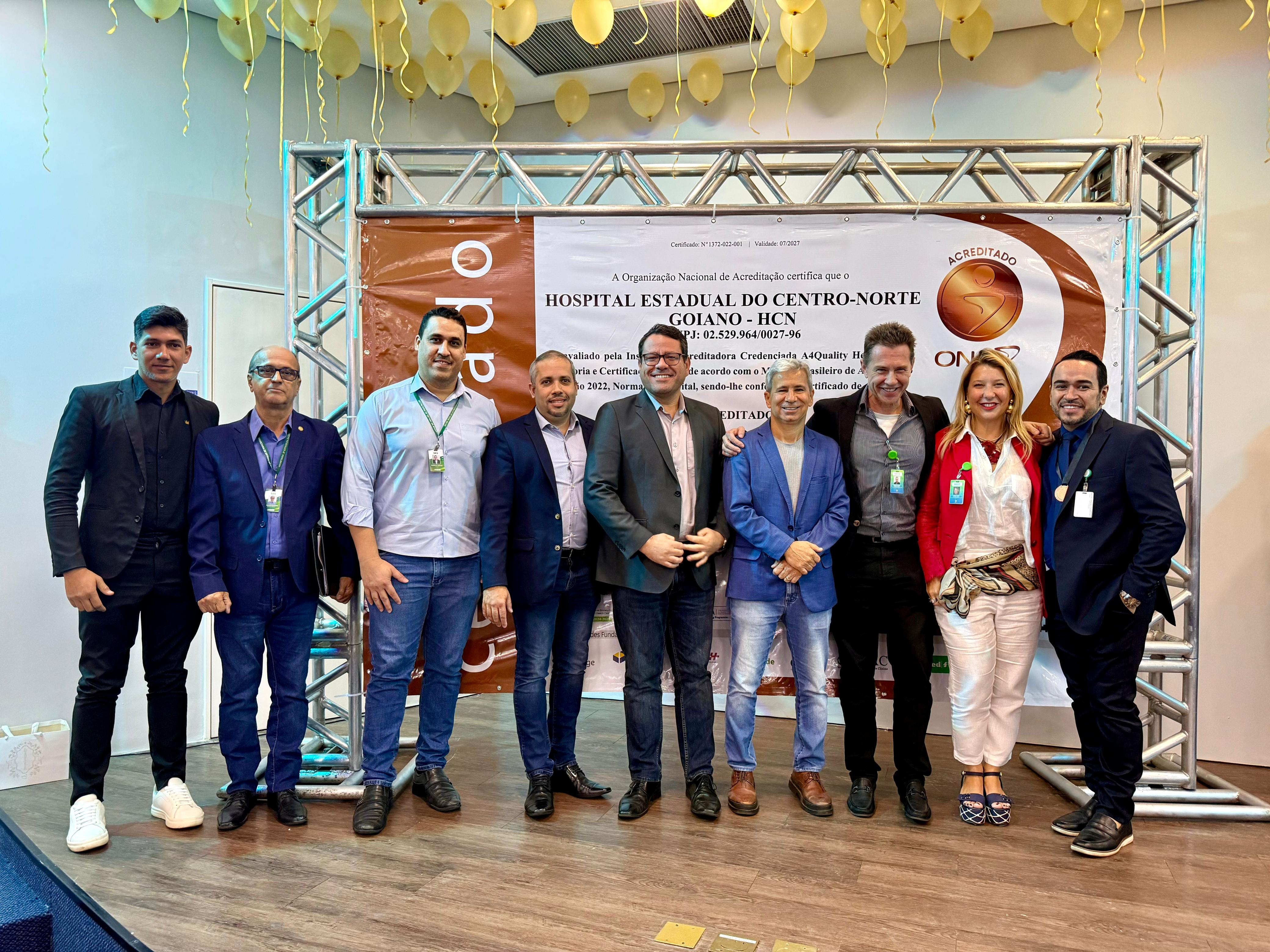 Diretoria do HCN, IMED e representantes da SES-GO na cerimônia de entrega da certificação (Foto: Victor Weber/IMED)