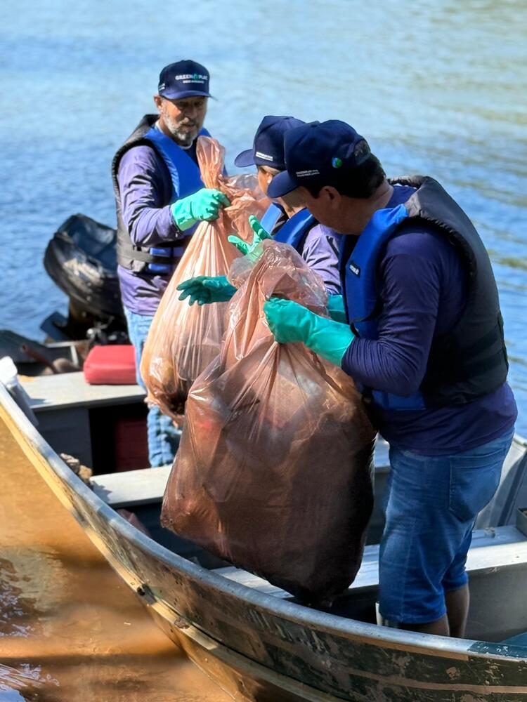 Cerca de 1 tonelada de resíduos foi retirada do Rio Verde. (Divulgação/Greenplac)