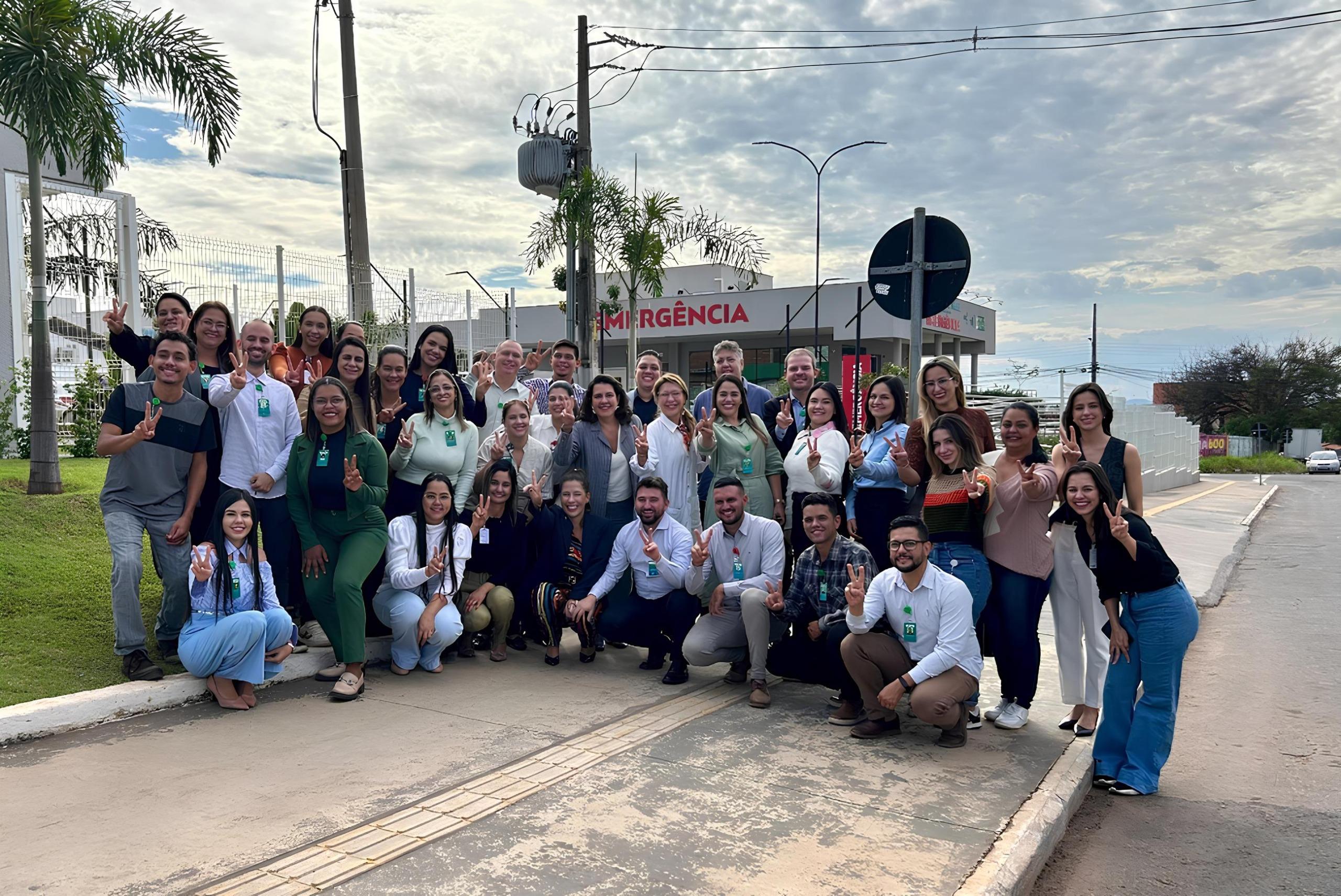 Equipe do Hetrin comemora a manutenção da certificação de Acreditado Pleno (Foto: Débora Alves/IMED)