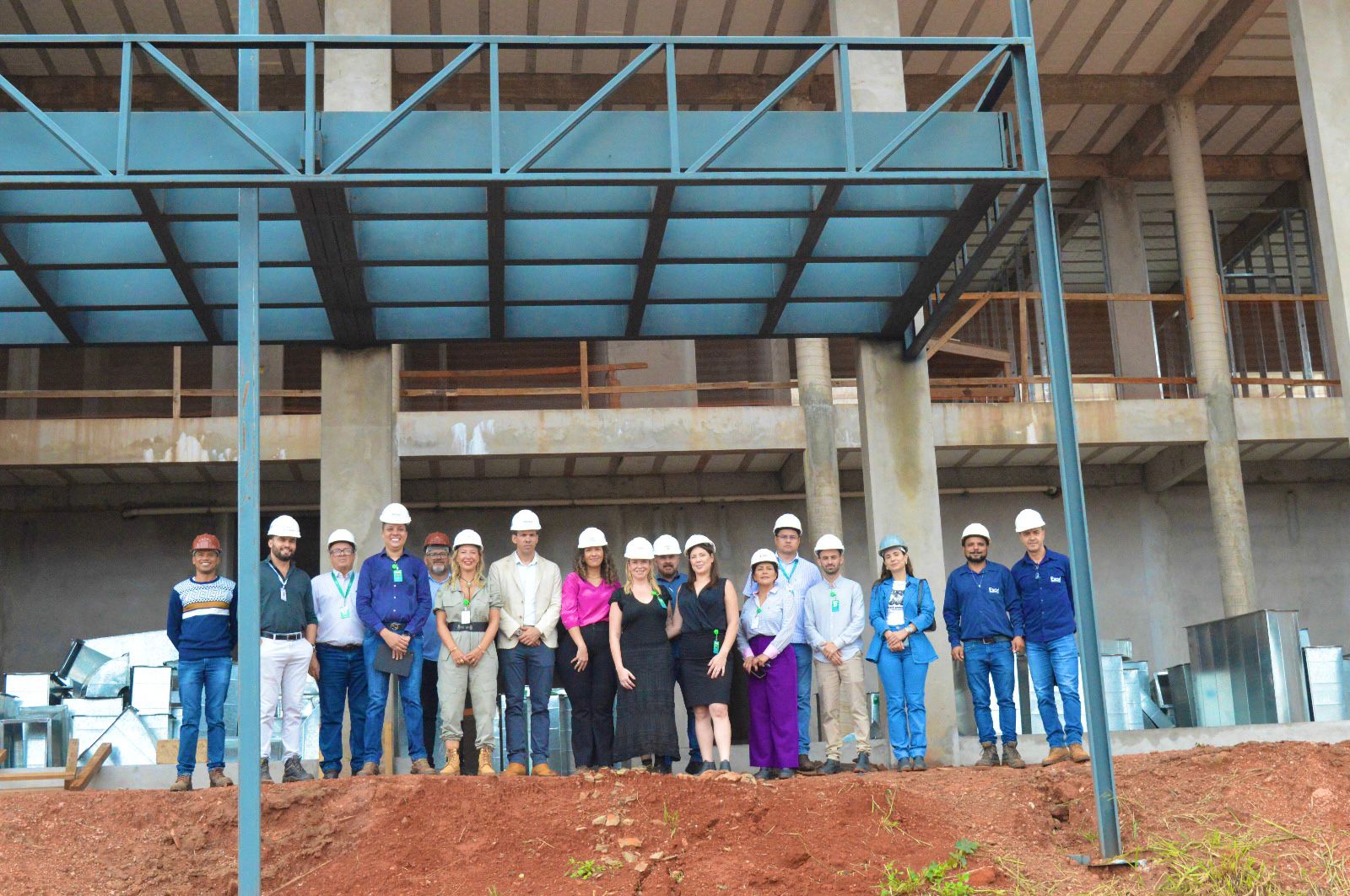 Equipe técnica realiza vistoria nas obras de ampliação do Hospital Estadual de Formosa, que transformarão a unidade em um complexo hospitalar com 298 leitos e 21 mil m² de área construída.